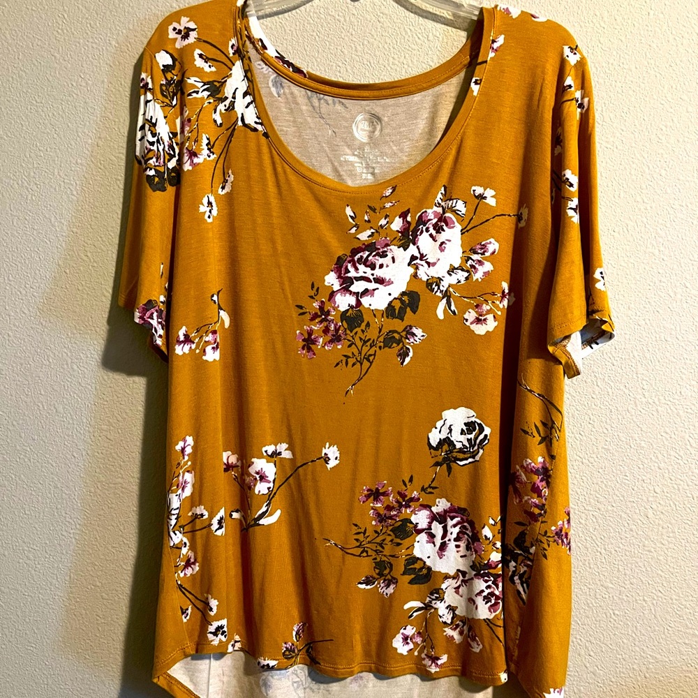 Women’s 24/7 Short sleeve shirt.